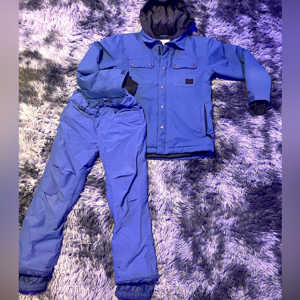10k water resistance Kids medium(10-12) Quicksilver Snowboard/snowplay set.
